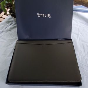 New in box!! Stylio leather portfolio